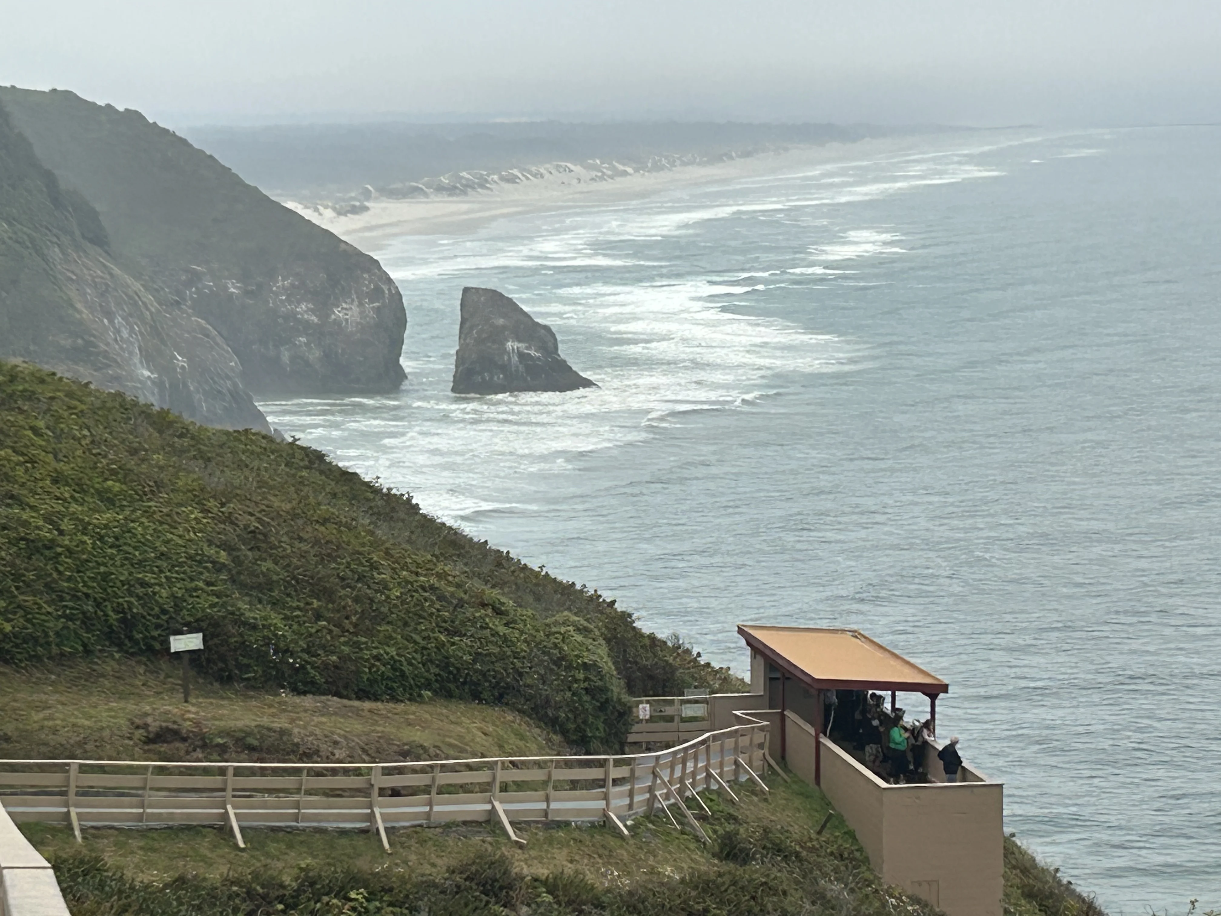 The parking area and headland approach — cross US-101 carefully here